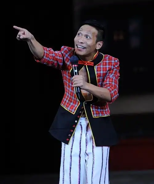 回顾宋小宝:成名后抛弃原配,二婚娶小5岁女粉丝,今一家四口乐开怀