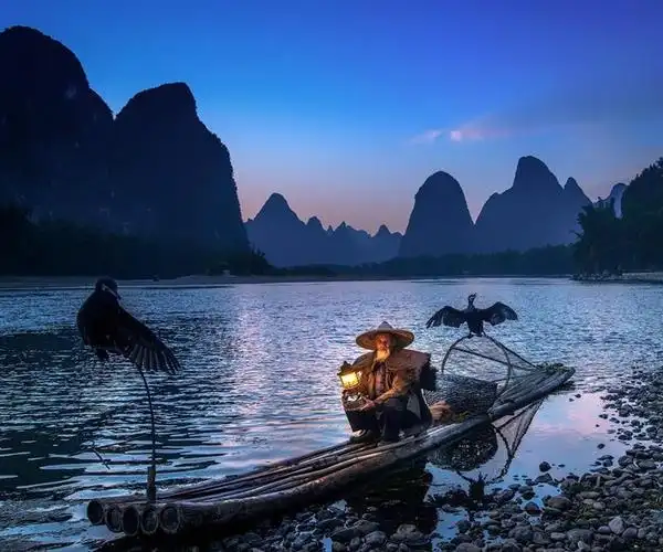 上一页 下一页 作品名称: 漓江渔翁  作品描述:   拍摄地点: 广西桂林