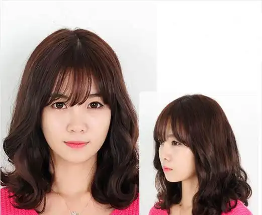发型点评:鹅蛋脸的mm们选择这一款空气刘海来搭配脸型觉得没错,那侧分