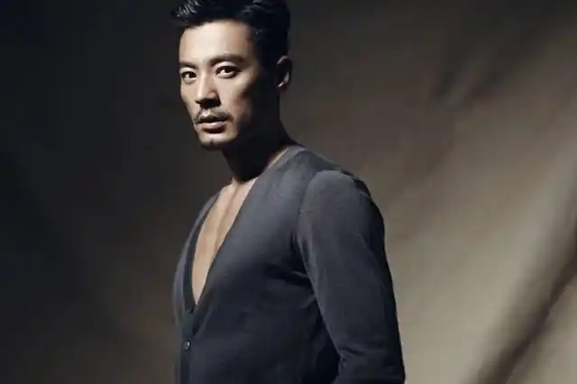 早就看李光洁眼熟,今天终于有了撞脸现场照,但网友评论有些扎心