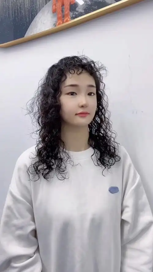 适合风格:甜美乖巧,羊毛卷泡面头,适合头发少细软发质