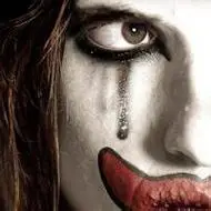 小丑头像半边哭半边笑似哭似笑的小丑流泪着微笑头像