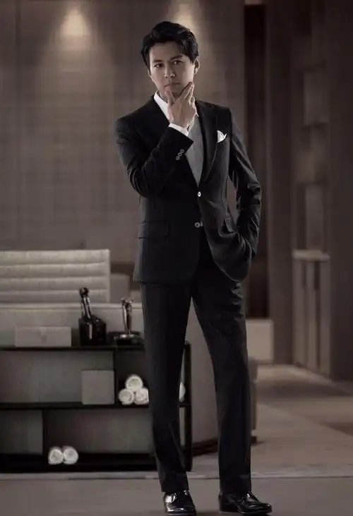 从老干部到轻熟潮男!靳东到底经历了什么?