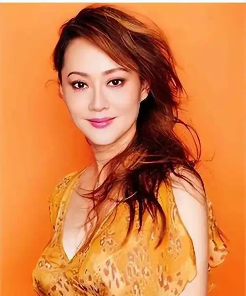 大宋佳:丈夫患病带女儿离开,转身赴美国嫁地产大亨,现状如何?