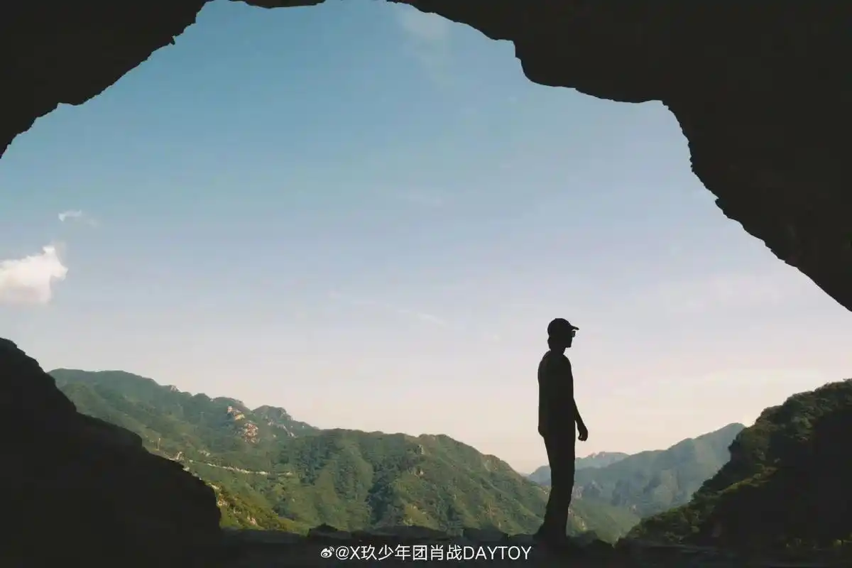 肖战 亲爱的肖先生,生日快乐,祝你星途坦荡,逐梦世界,君子