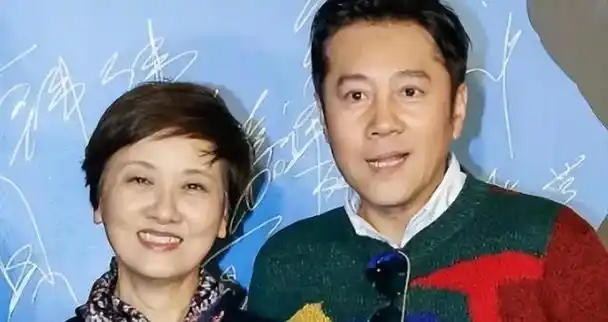 蔡国庆身为军人,频繁的聚少离多让他们的关系变得脆弱