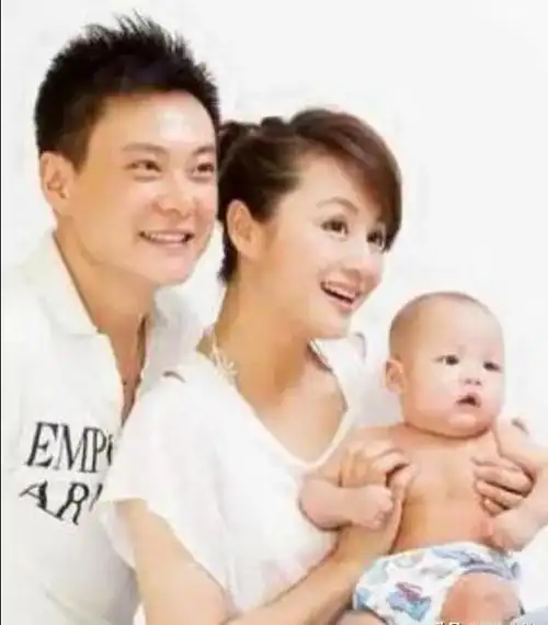 她不顾父母反对,嫁给小演员,生下孩子不久,抱着婴儿眼泪止不住|曹颖