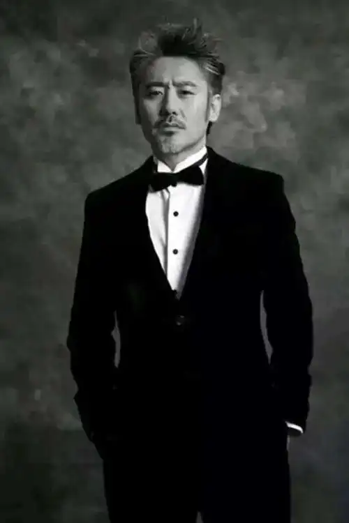 军师联盟第一部里的扮相我不是特别喜欢,波波大叔一定要奶奶灰色系才