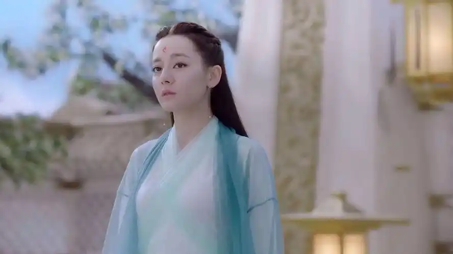 迪丽热巴新剧发型被嘲,古装美人为何滑铁卢,浓颜美人如何穿搭