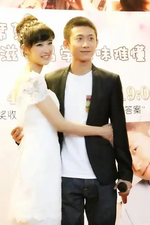 回顾演员奚望在继父刘之冰的支持下离婚带着女儿的她怎样了