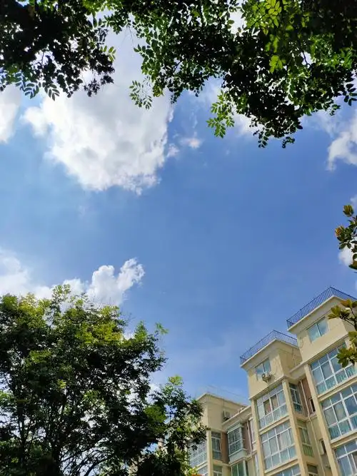 其它 赞美蓝天白云 写美篇秋天阳光明媚,天空湛蓝,又好像透明的镜子