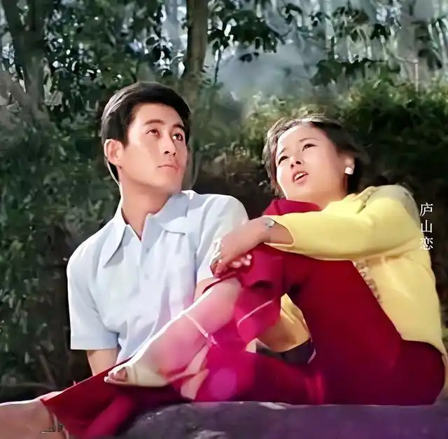 《庐山恋》中张瑜和郭凯敏都曾有过两段婚姻,现状如何?