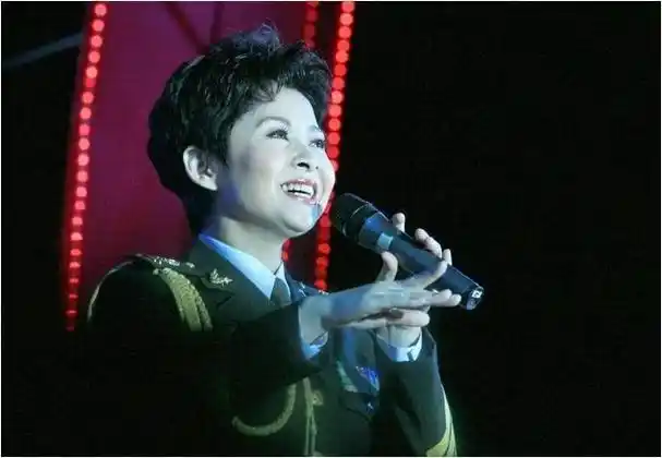 董文华勇敢改写命运晚年无憾心满足人生之旅耀光芒