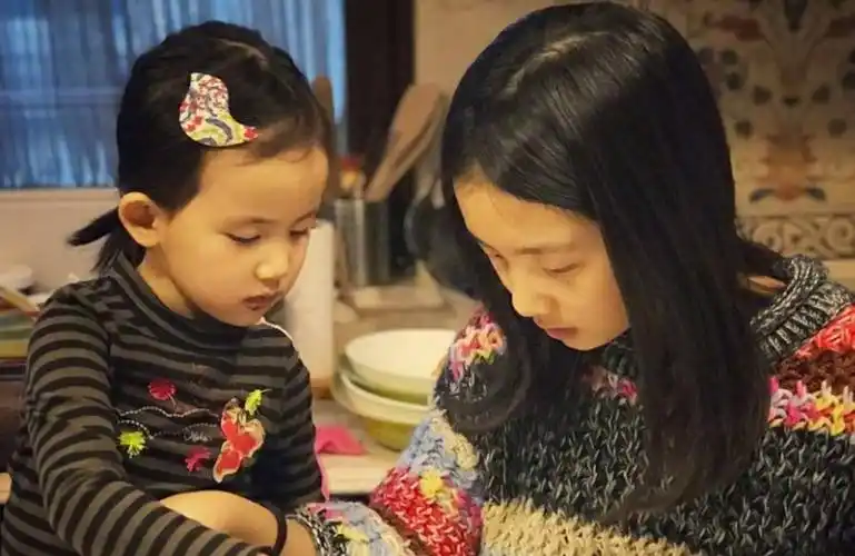 黄磊晒出儿子和女儿的对话,姐弟互动十分有爱