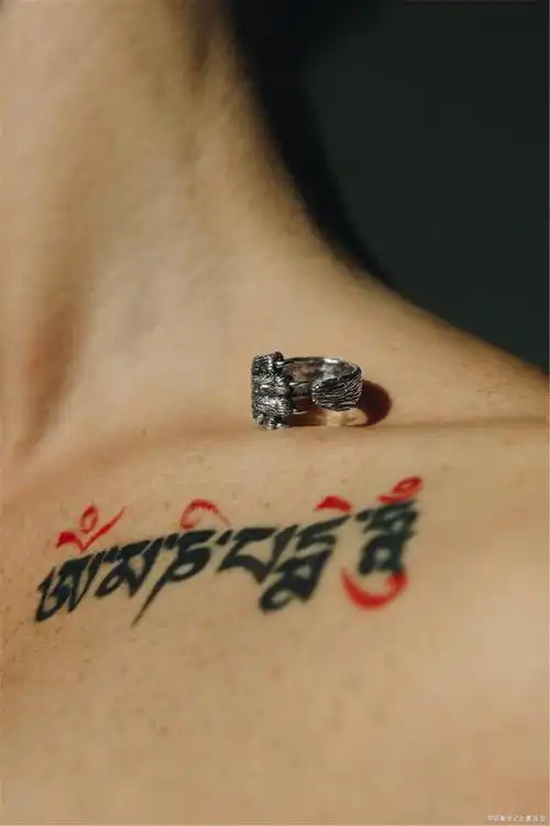 女人锁骨纹身寓意是什么?