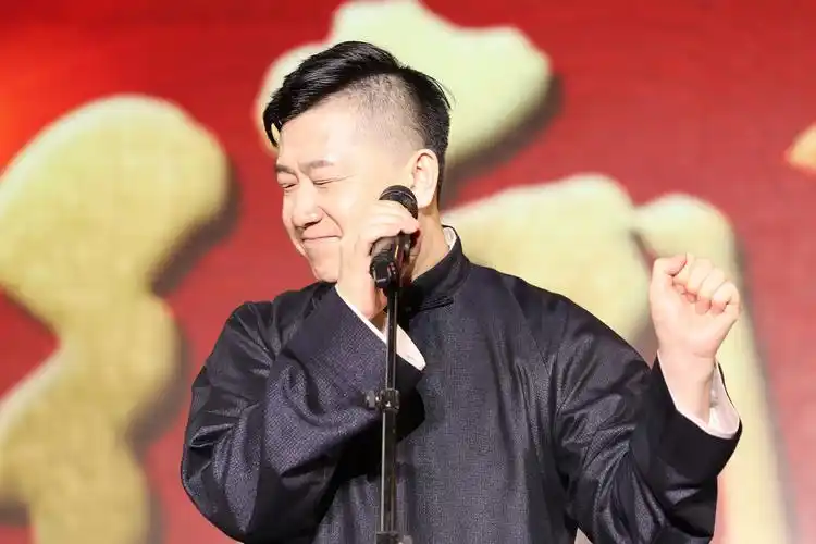 原创张鹤伦首谈家庭,妻子是德云社女粉丝,曾霸气表白:娶你!