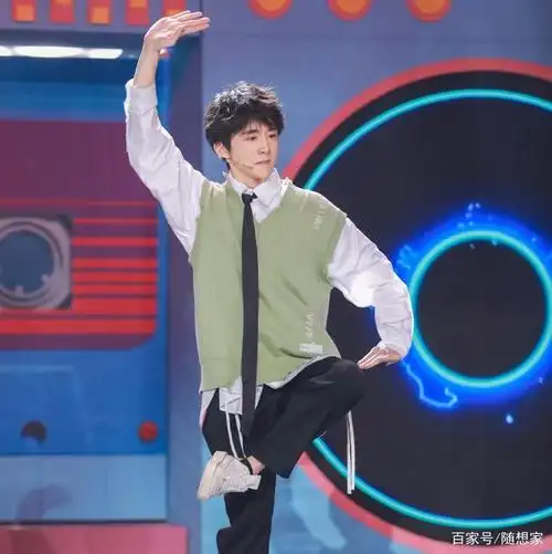 看了张新成在《快本》的表现,就算是追剧,和优秀的人也有差距