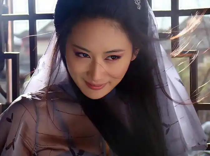 "天生狐狸眼"的8位女星:眼神勾人魂,妩媚灵动,媚到了骨子里