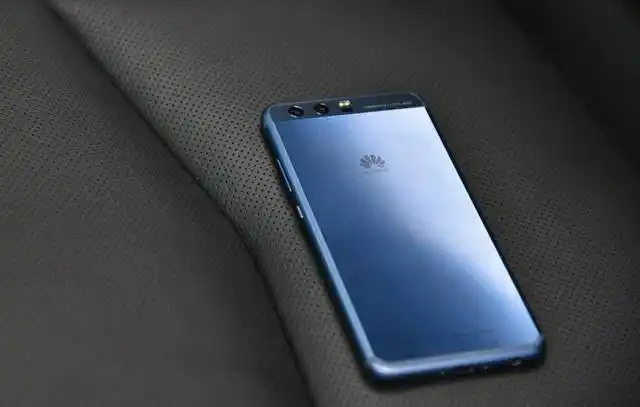 出乎意料的时尚,带你认识全新的华为p10!