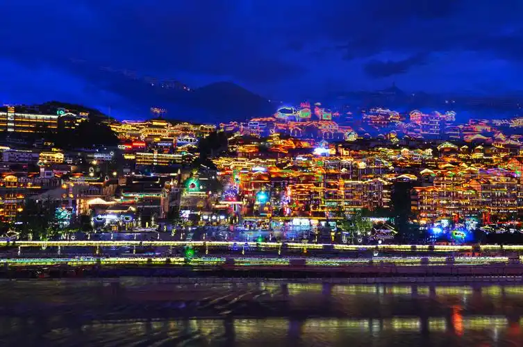 贵州茅台镇夜景美如画