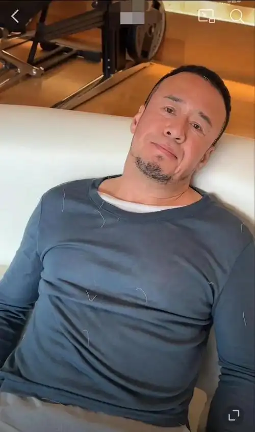 杨坤现身澄清被打传闻面容正常谣言不攻自破本人显无奈