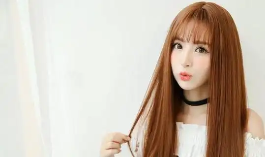 韩味十足的披肩直发发型是很多妹纸心水的气质发型,中分直发搭配染发