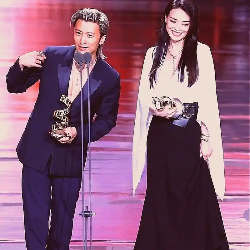 真实自信的谢霆锋和舒淇,一个酷帅一个靓丽