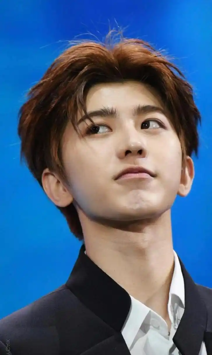 蔡徐坤生图… 这皮肤状态简直不要太好!