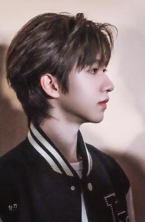 时代少年团秀场照片##贺峻霖 梦蝶破笼