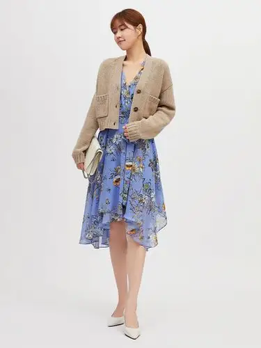 哥弟女装2021春装新款羊毛v领短款针织开衫毛衣女外套a400566 砖红 s