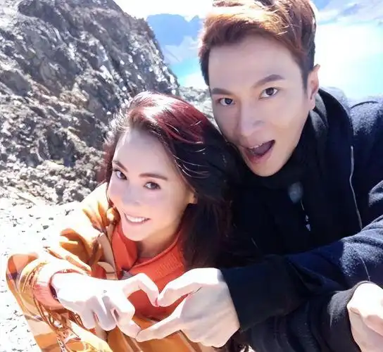 张柏芝被曝带3娃嫁圈内人,谢贤不甘心疑抢孙儿抚养权 _谢霆锋|谢贤