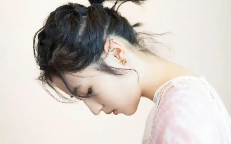 张子枫粉嫩甜美高清桌面壁纸