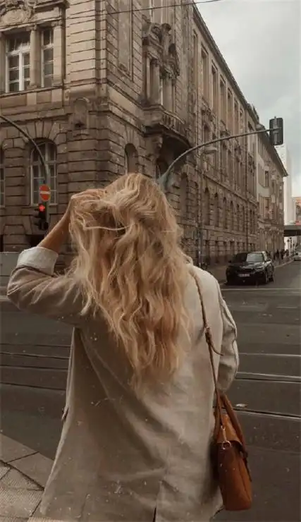 街头风欧美风格皮肤大图_欧美女生背影手机壁纸 - 52资源技术导航