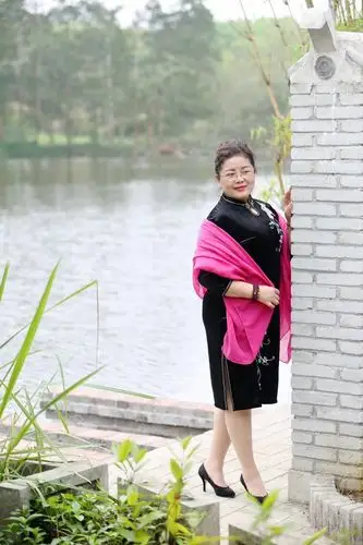 海南馨梅华服旗袍"三八"优雅丽人行 - 美篇