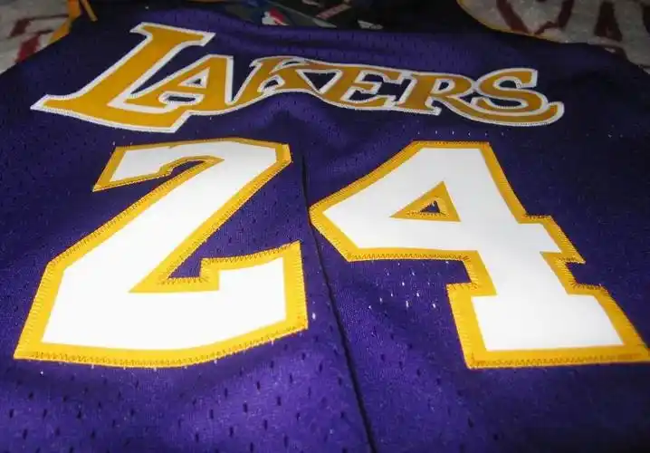 科比swingman 背号24客场场刺绣球衣尺码2xl 紫色全新原吊牌正品 260