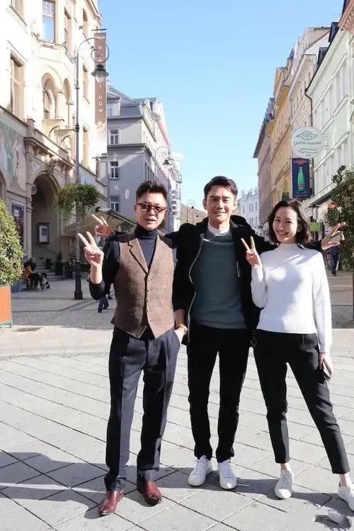 当合影时遇到王凯照片杀手显出原形王鸥刘奕君也没办法