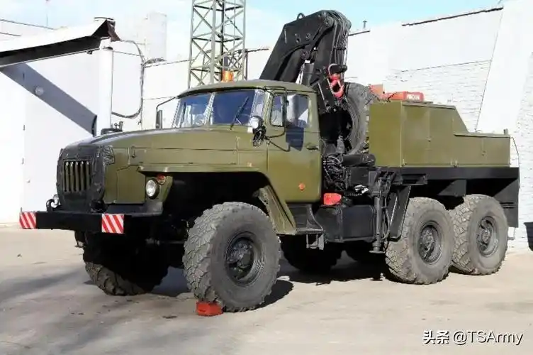 3,乌拉尔-4320型 6×6多用途卡车