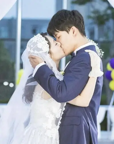 张雨剑和吴倩的婚纱照莫名有点讽刺