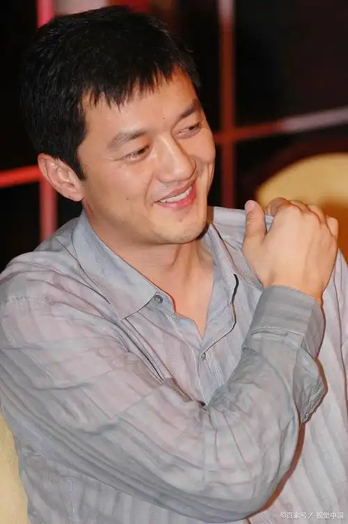 被网友问道前妻王菲什么时候开演唱会,李亚鹏这样回复