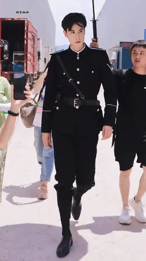 身高185的90后男演员,胡一天遭质疑,刘昊然有点意外_剧中_网友_吴亦凡