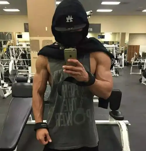 练得一身好肉撩得一手好妹42岁金钟国不火才怪