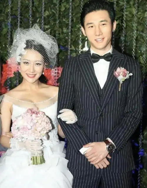 "京城四美"白冰:和小3岁男模闪婚闪离,独自带娃成了单亲妈妈