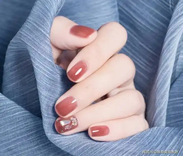 皮肤太黄不知如何选择美甲这几个款式绝绝子