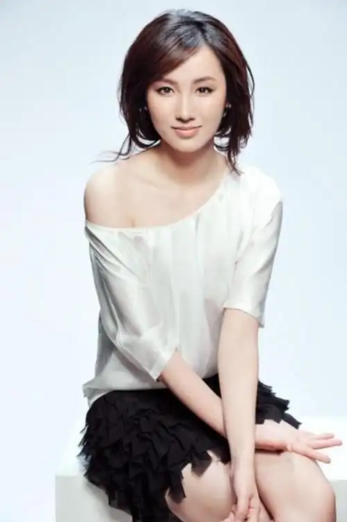 明星图片美女吕一长相甜美写真热辣美女文章小虾米