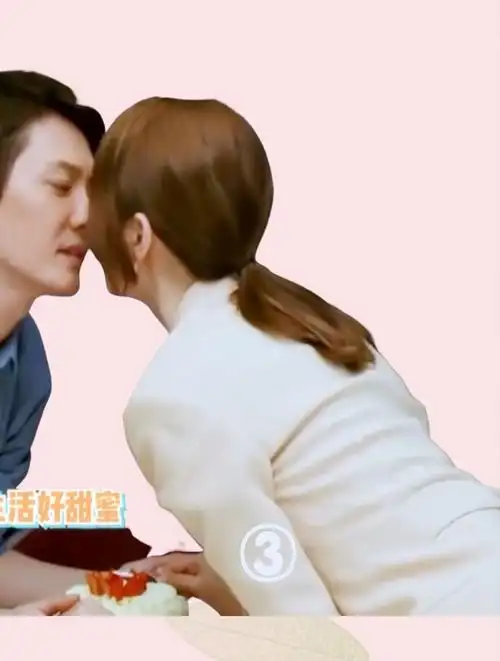 3与赵丽颖离婚后,冯绍峰跟童瑶拍吻戏,亲了又亲画面欲到不行啊-度小视
