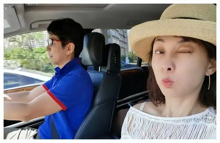 牛莉丈夫刘亚东,娶演员妻子婚后生下一女,一家三口和和美美