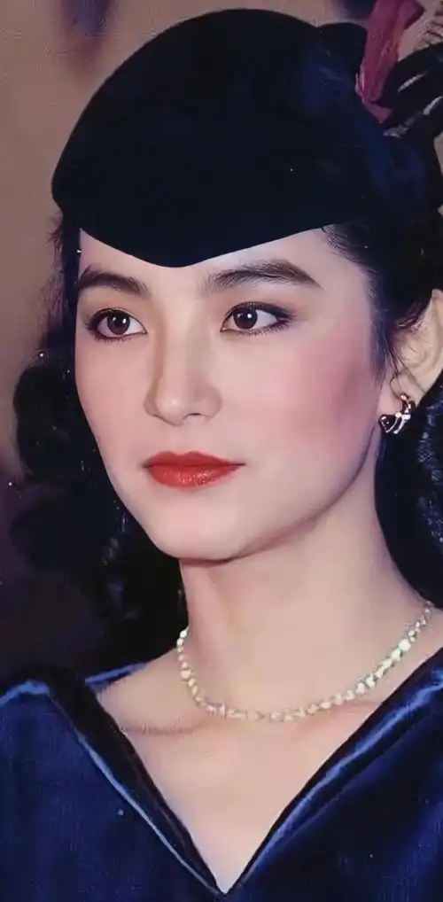 林青霞精湛的演技,优雅而美丽,美艳绝伦,气质迷人的写真美照!