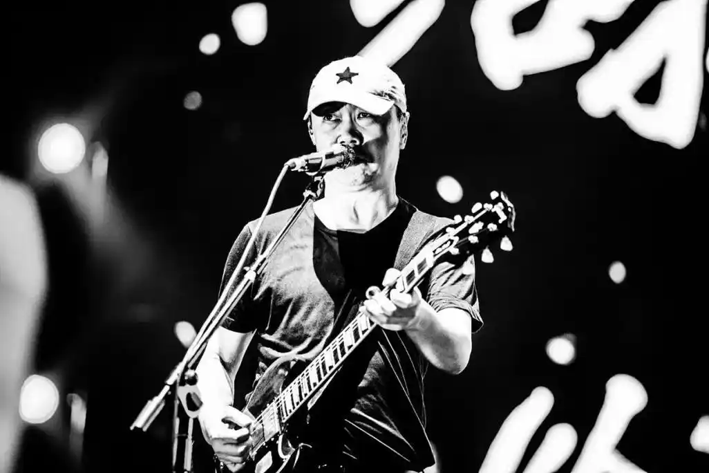 来吧摇滚崔健郑钧黄家强摇滚老炮齐聚上海