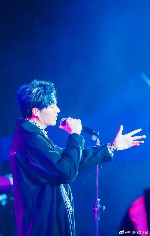 摩登兄弟刘宇宁 宁哥 抖音男神 yy直播间号4528 抖音 围脖关注"md