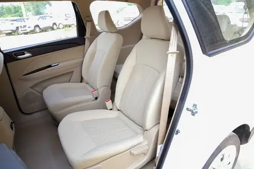 2019款宝骏730经典款15l手动超值型7座国vi